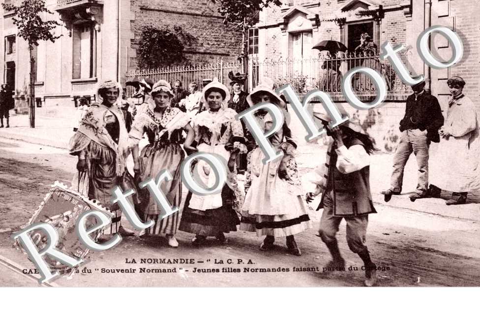 Fetes du souvenir Normand jeunes filles normandes