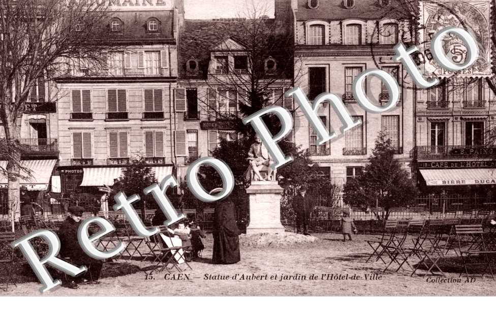 statue d&#039;Aubert et jardin de l&#039;hotel de ville