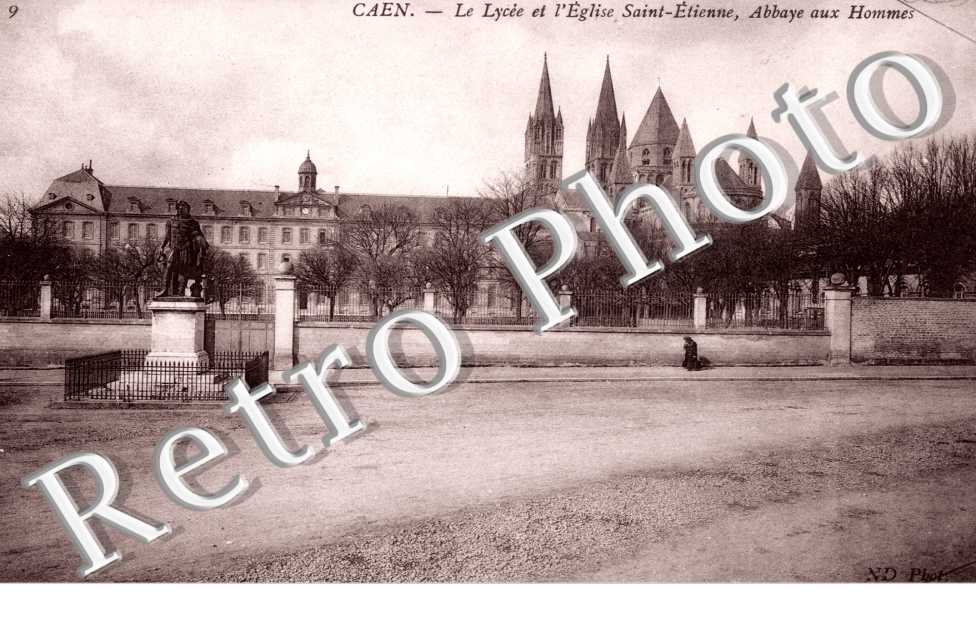 Lycee et l&#039;Eglise de Saint Etienne