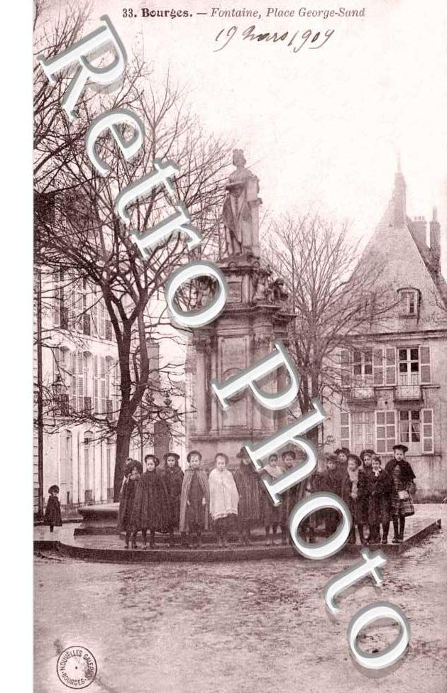 Fontaine Place Georges Sand