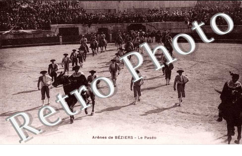 Les Arenes, Le Paseo