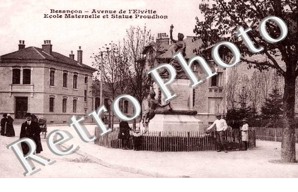 Avenue de l&#039;Elvetie, Ecole Maternelle et Statue