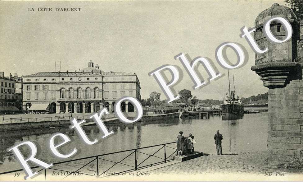 le theatre et les Quais