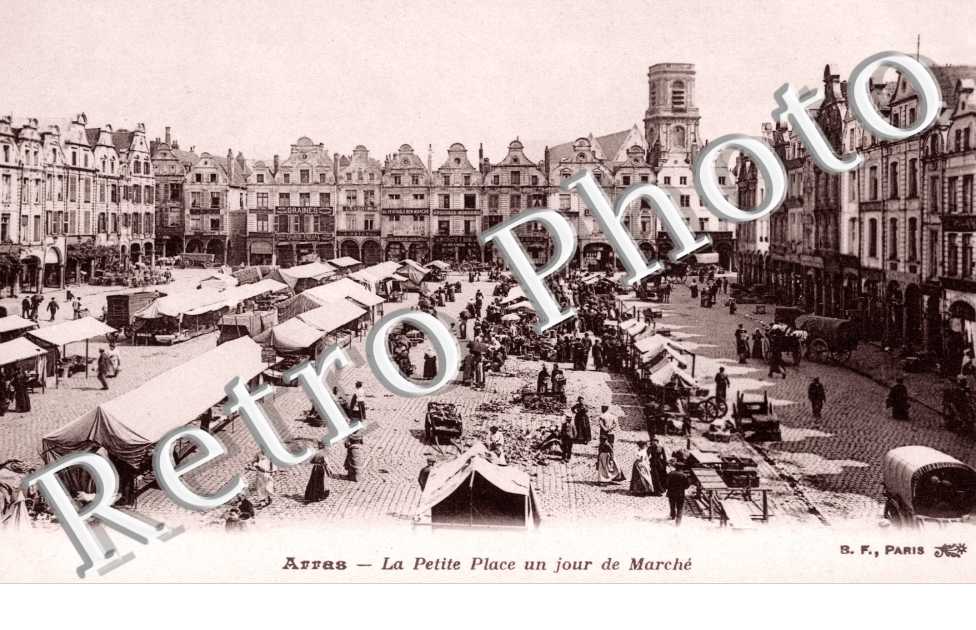 la Petite Place un jour de Marche