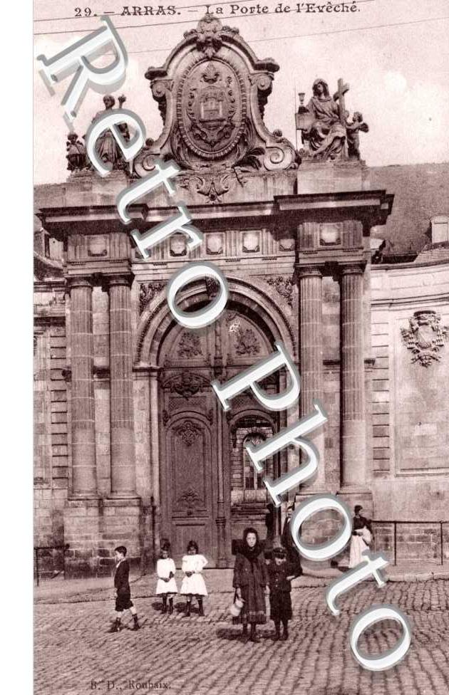 le porte de l'Eveche