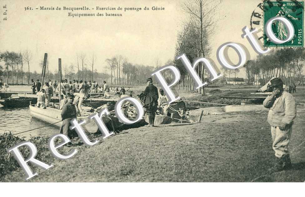 Marais de Becquerelle - Exercice de pontage du Génie - Equipement des bateaux
