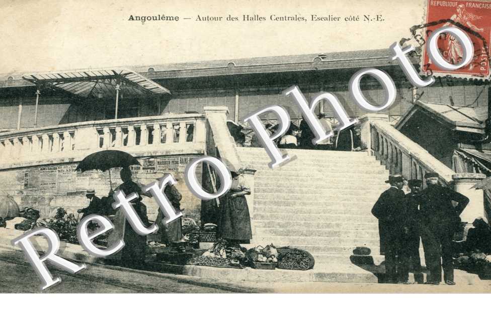 Autour des Halles Centrales, Escalier cote Nord-Est