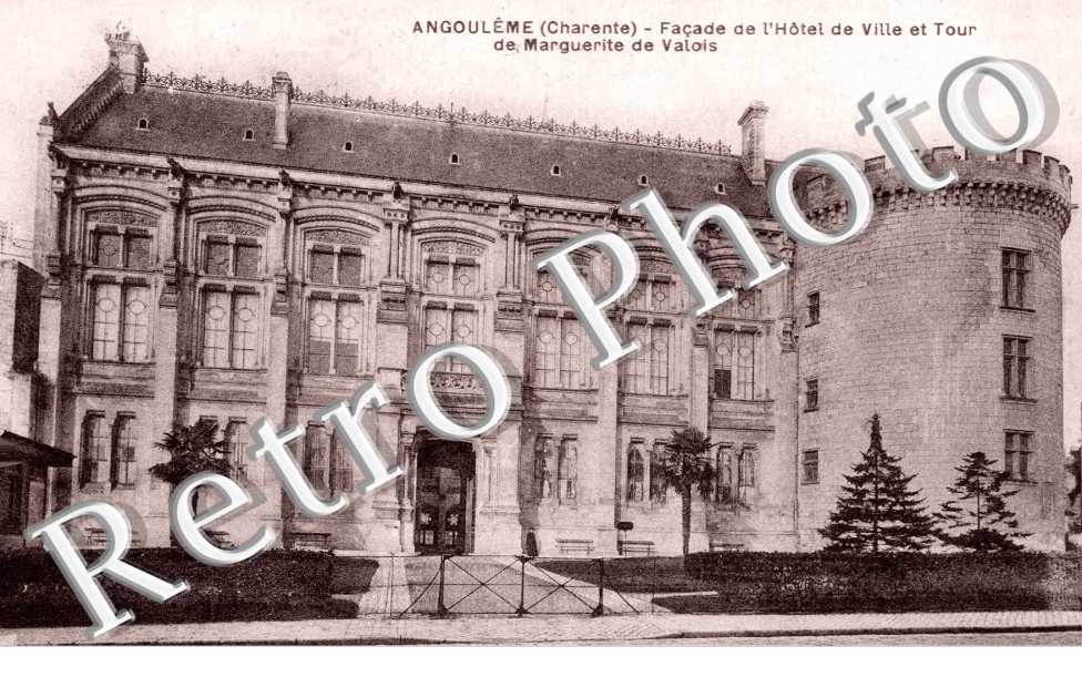 Hotel de Ville et Tour de Marguerite de Valois