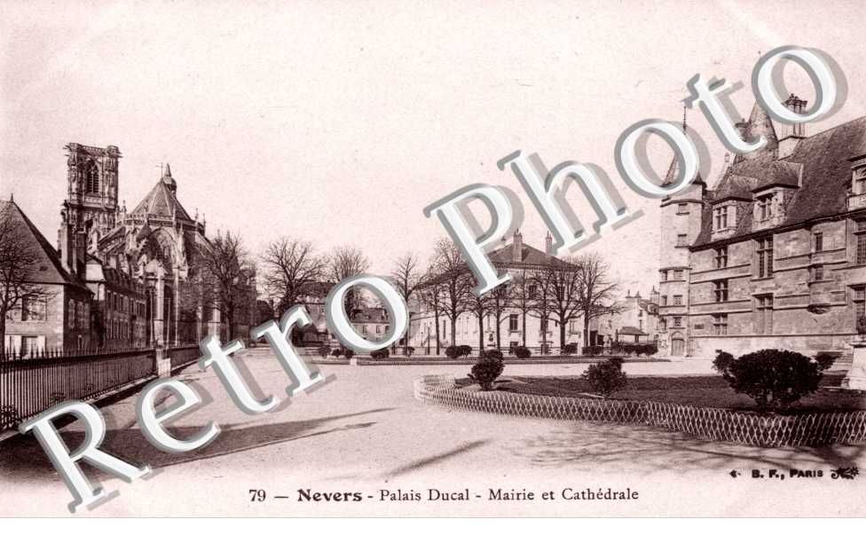 Palais Ducal - Mairie et cathedrale