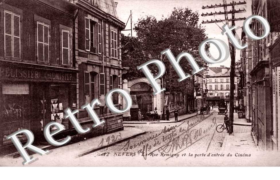 La rue de Remigny et la Porte d'Entree du Cinema