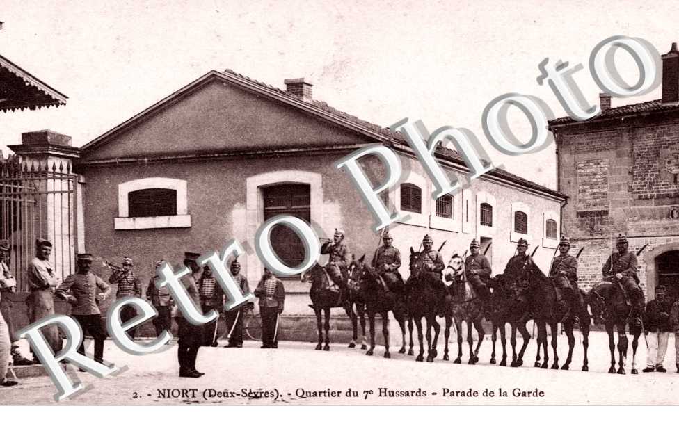Le Quartier du 7eme Hussards, parade de la Garde
