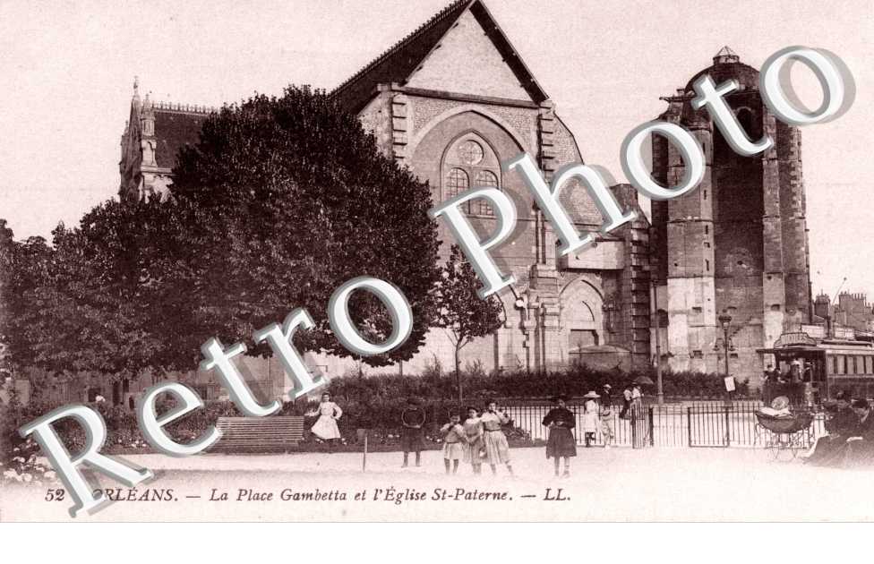 la place Gambetta et eglise saint Paterne