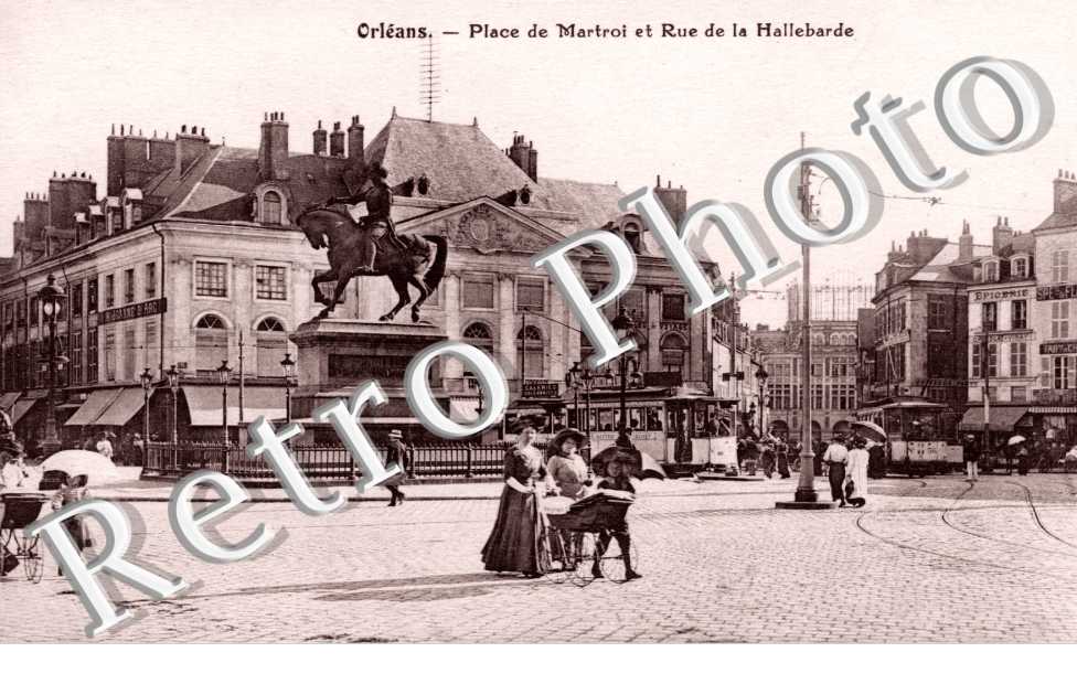 Place du Martroi et rue de la Hallebarde