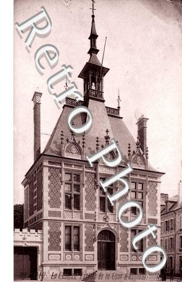 le Chateau Fenetre de la cour d'honneur
