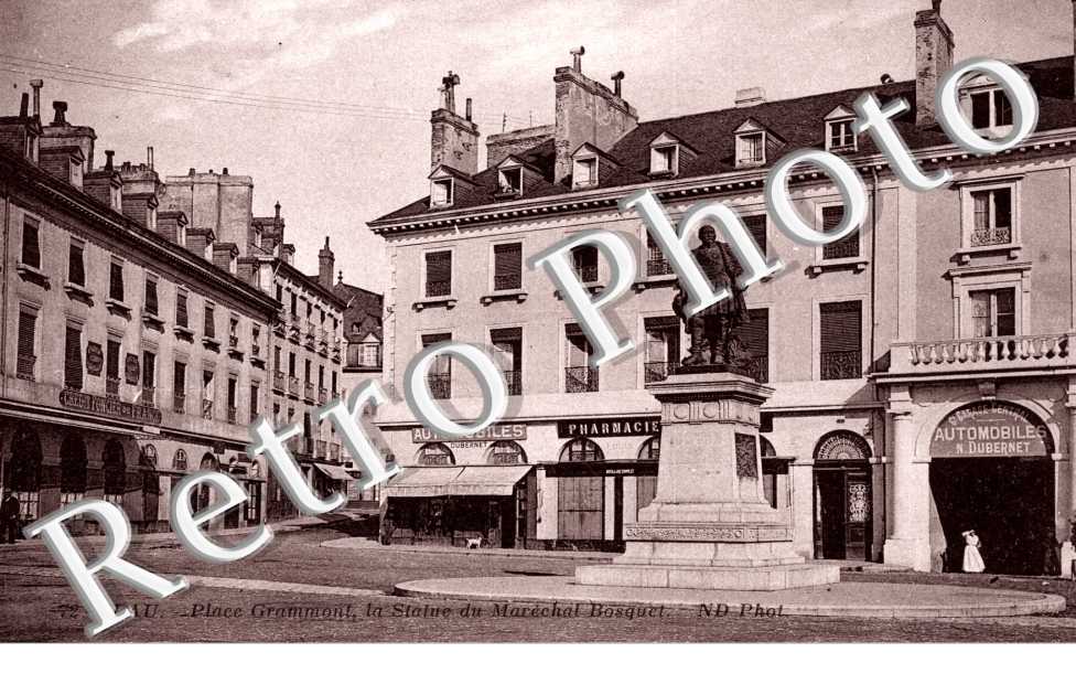 place Grammont - la statue du Maréchal Bosquet
