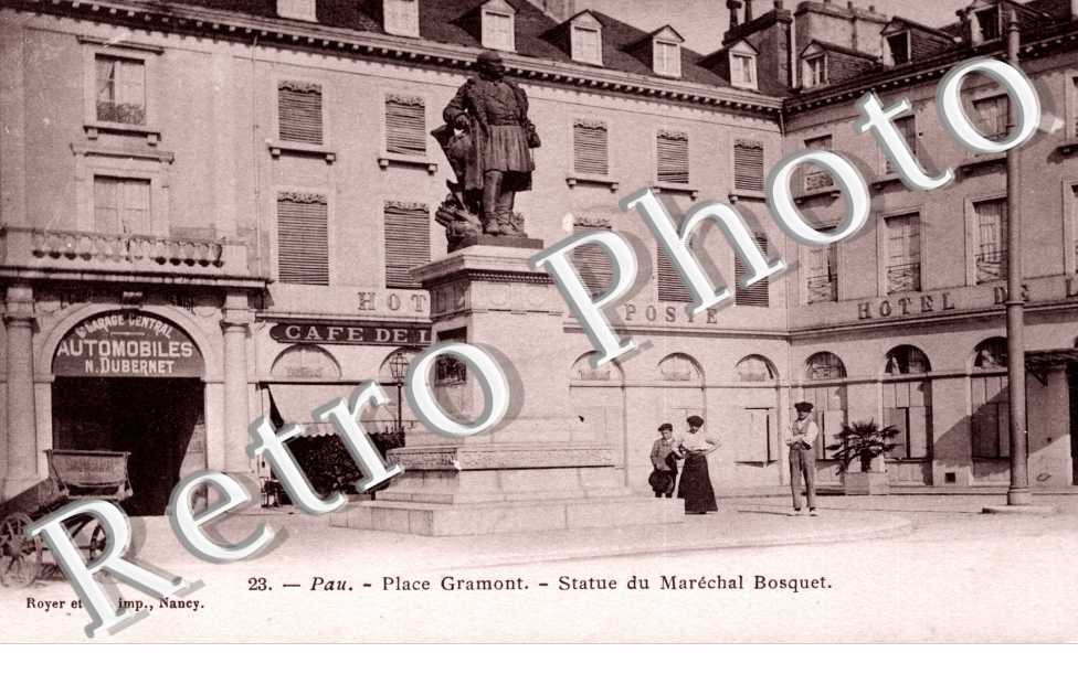 place Grammont - la statue du Mal Bosquet