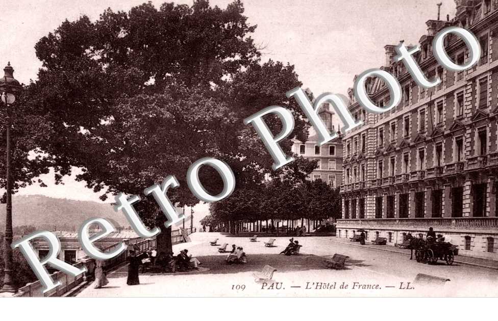 l&#039;hotel de france (le boulevard des Pyrennees)