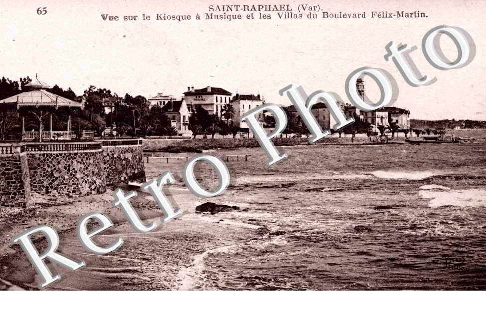 vue sur le Kiosque a Musique