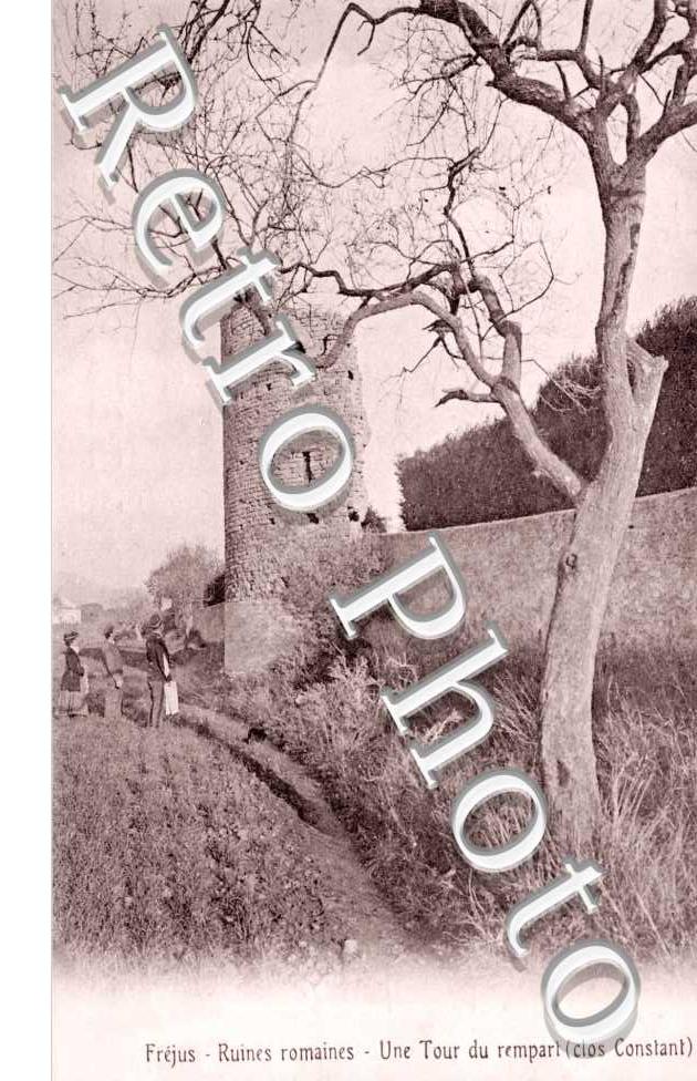 Ruines romaines Une tour du rempart (clos constant)