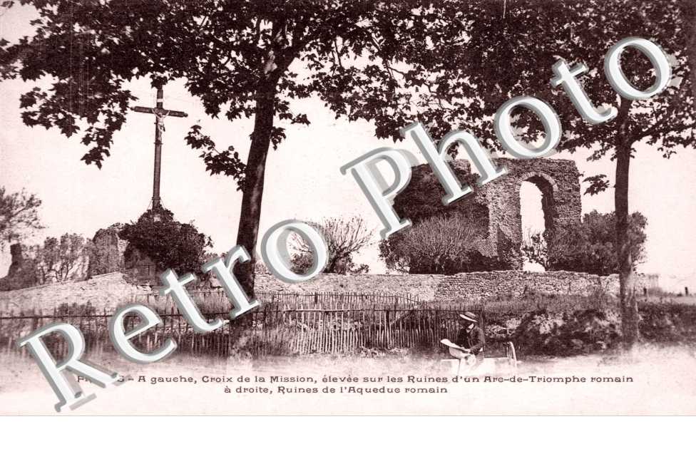 Croix de Mission Ruines de l&#039;Aqueduc romain