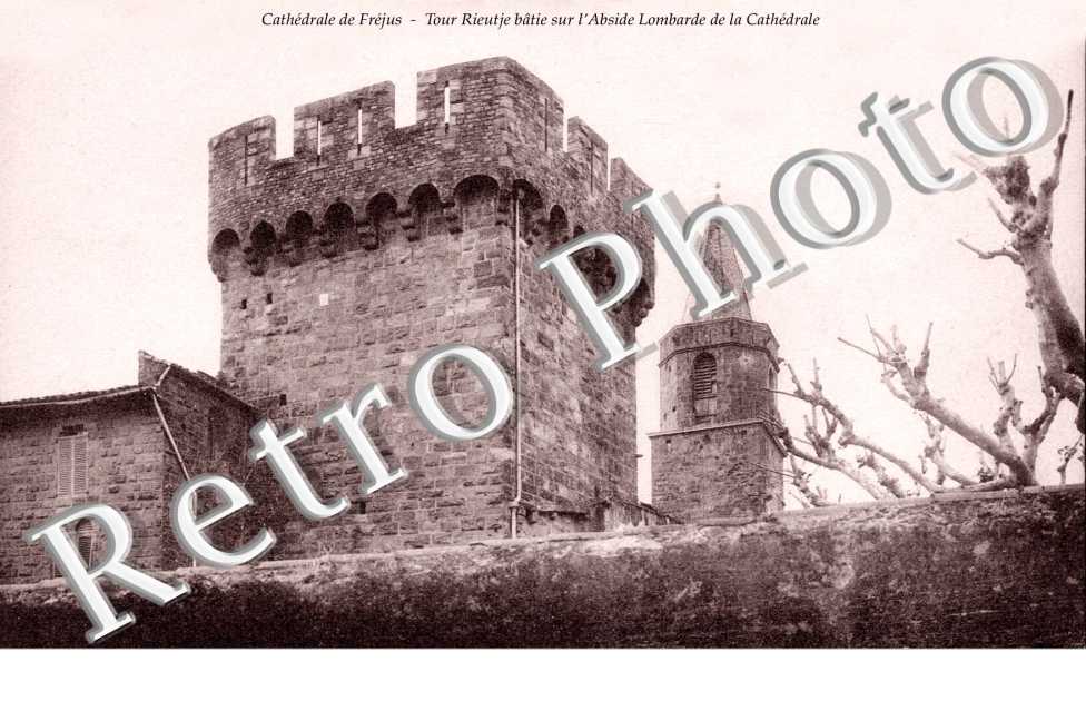 la cathedrale Tour Rieulfe