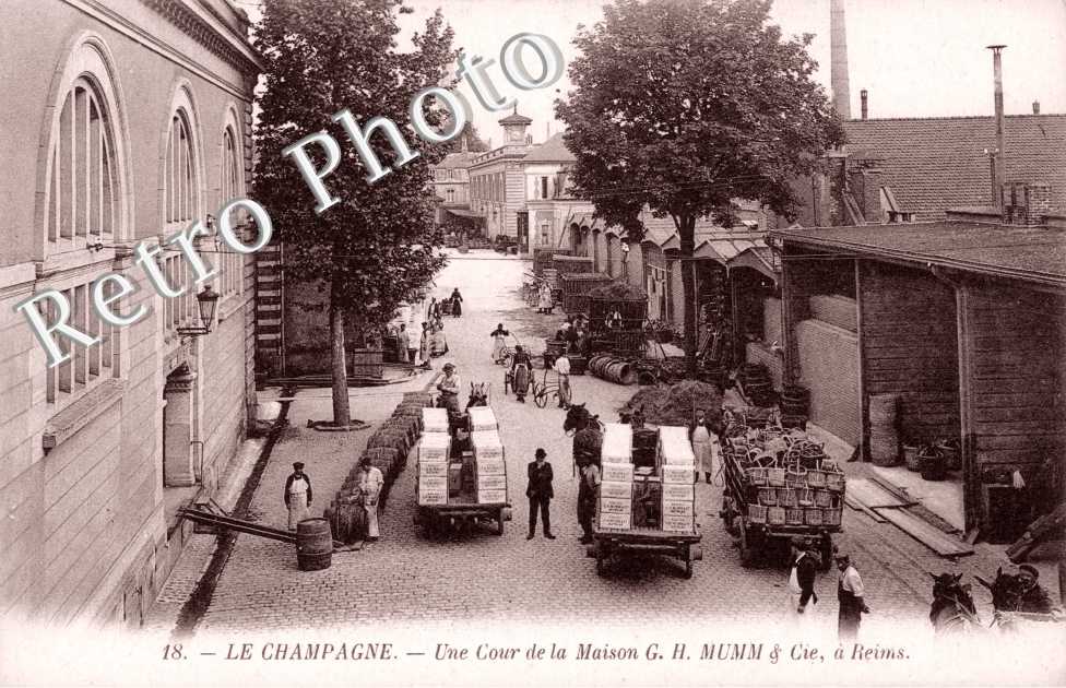 Une Cour de la Maison chez M.G. H. Mumm