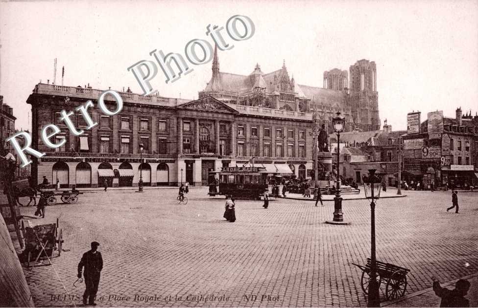 Place Royale et la Cathedrale