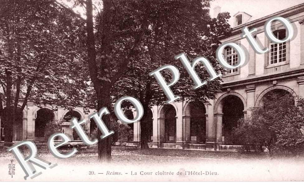 la Cour cloiree de l&#039;Hotel Dieu