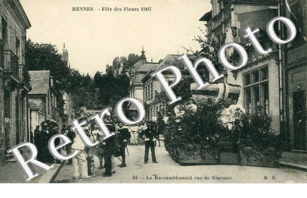 Fête des fleurs 1907 - Le rassemblement rue de Viarmes