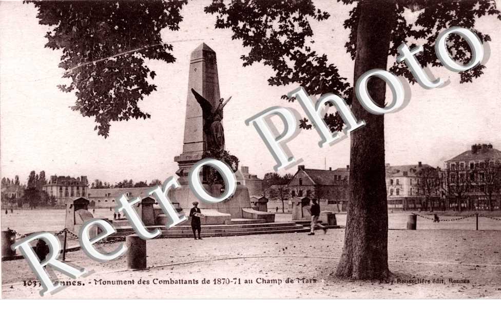 Monument des combattants  1870-1871 au Champ de Mars - General-De-Gaulle (esplanade)