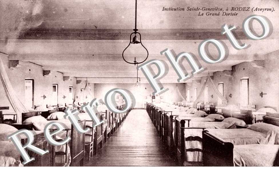 institution Ste-Genevieve - le grand Dortoir