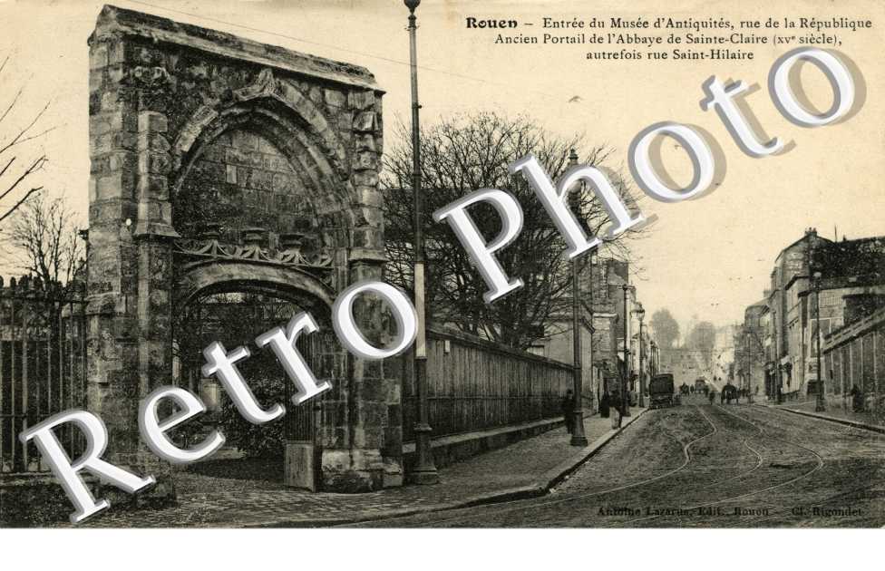 Entree du Musee d'Antiquites rue de la République