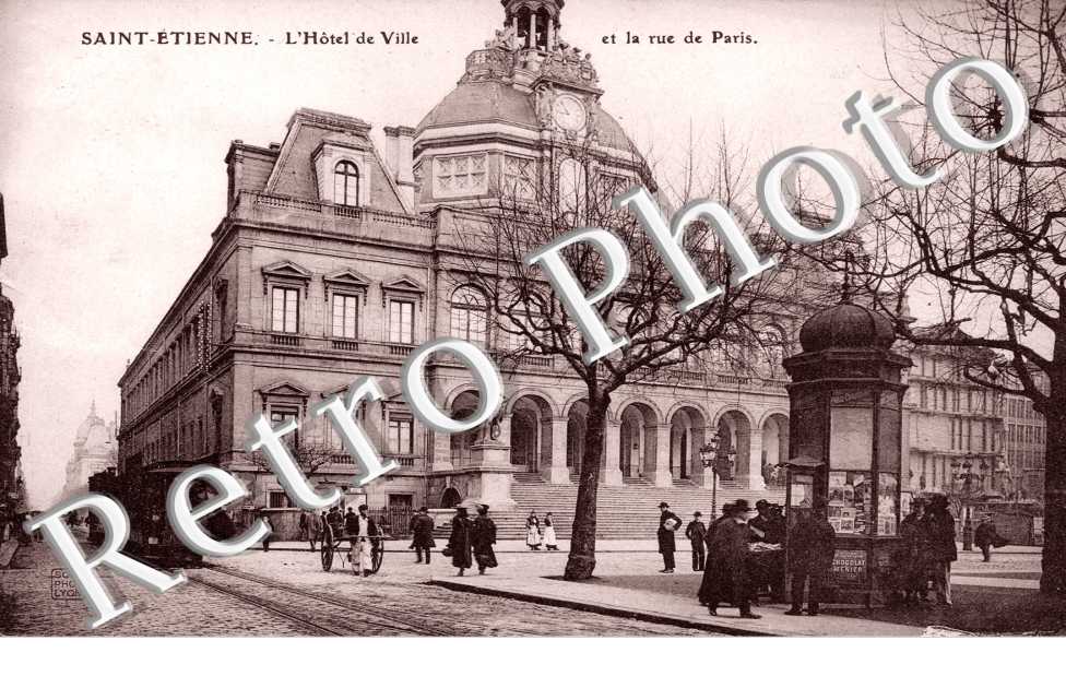L&#039;Hotel de Ville et la Rue de Paris