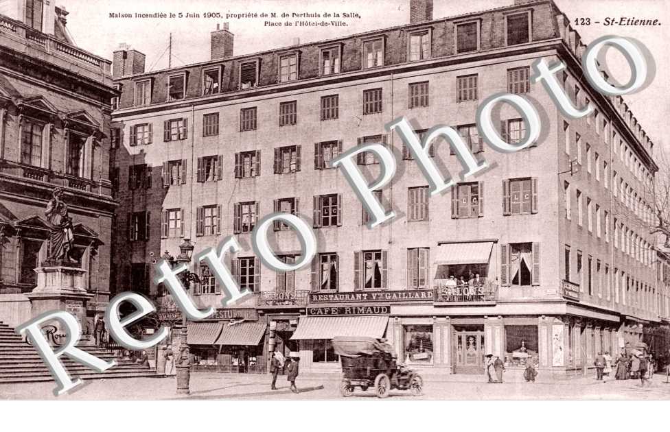 Place de l&#039;Hotel de Ville, Maison incendiee le 5 juin 1905