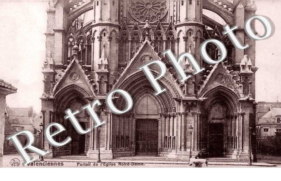 Portail de l&#039;Eglise Notre Dame du Saint Cordon