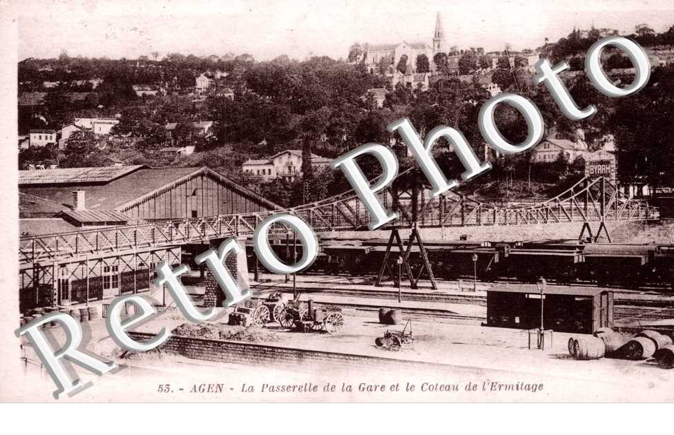 La passerelle de la Gare et le Coteau de l'Ermitage