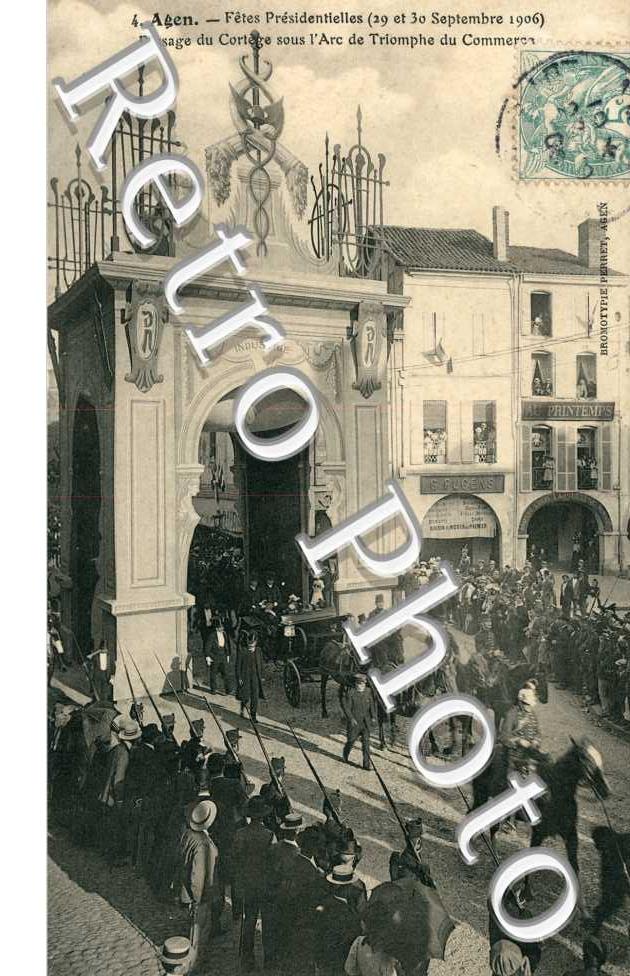 Fetes Presidentielles 1906. Passage du cortège sous l'Arc de Triomphe du Commerce