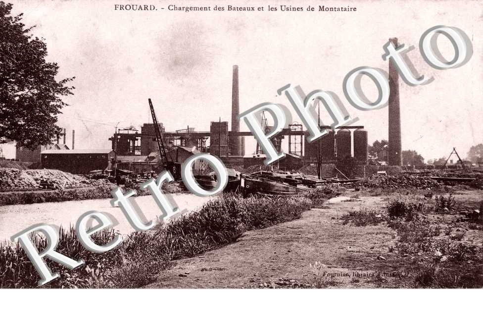 Chargement des Bateaux et les Usines de Montataire