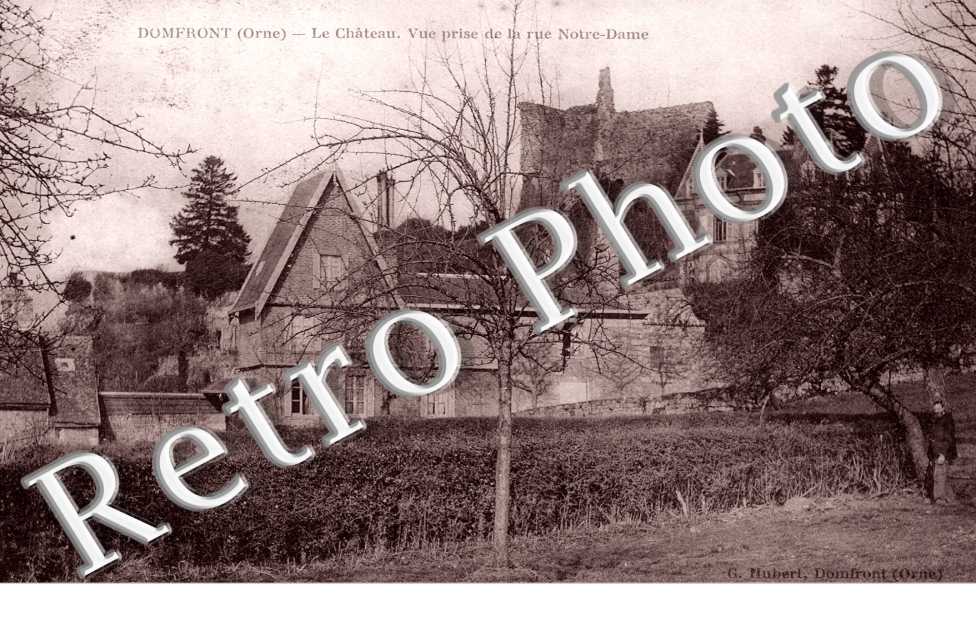 le Chateau - vue prise de la rue Notre Dame