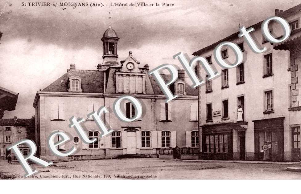 l'Hotel de Ville et la Place