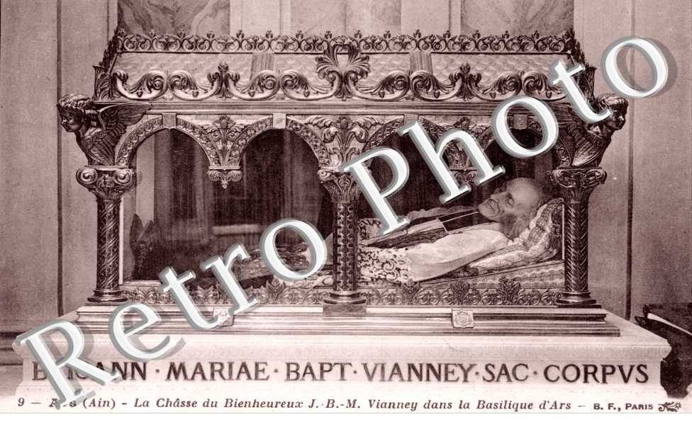 Chasse de J. B. M. Vianney dans la Basilique