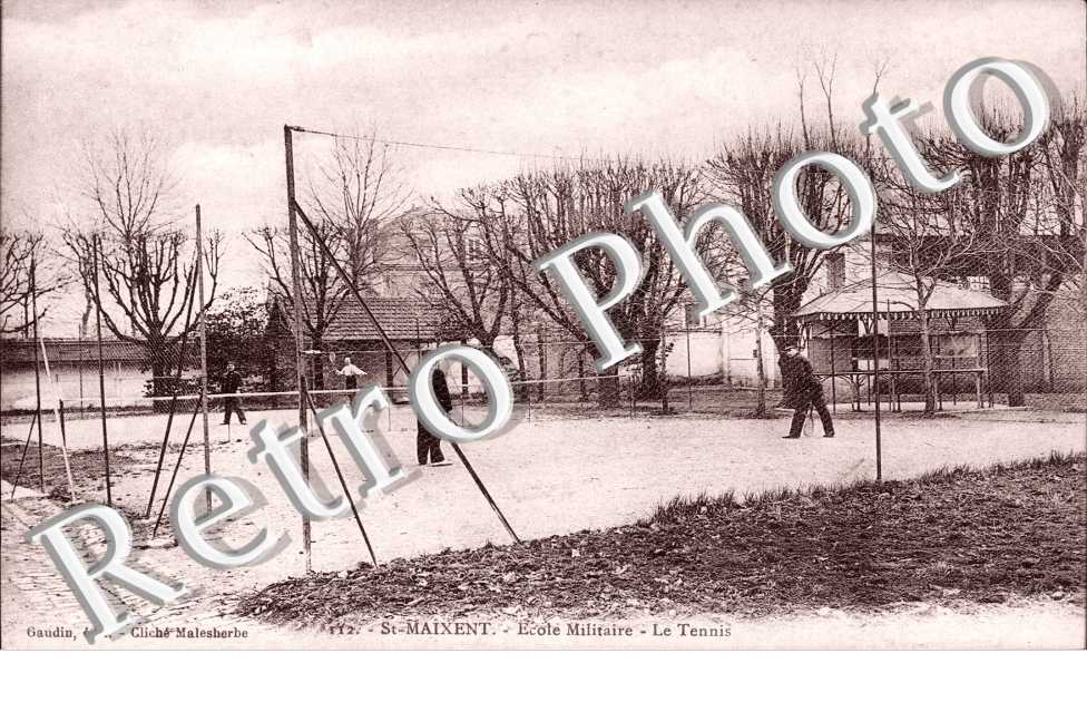 l'Ecole Militaire, le Tennis