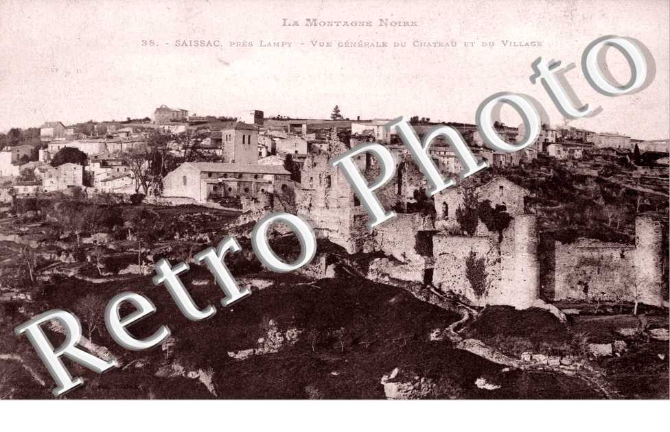 Vue generale du chateau et du village