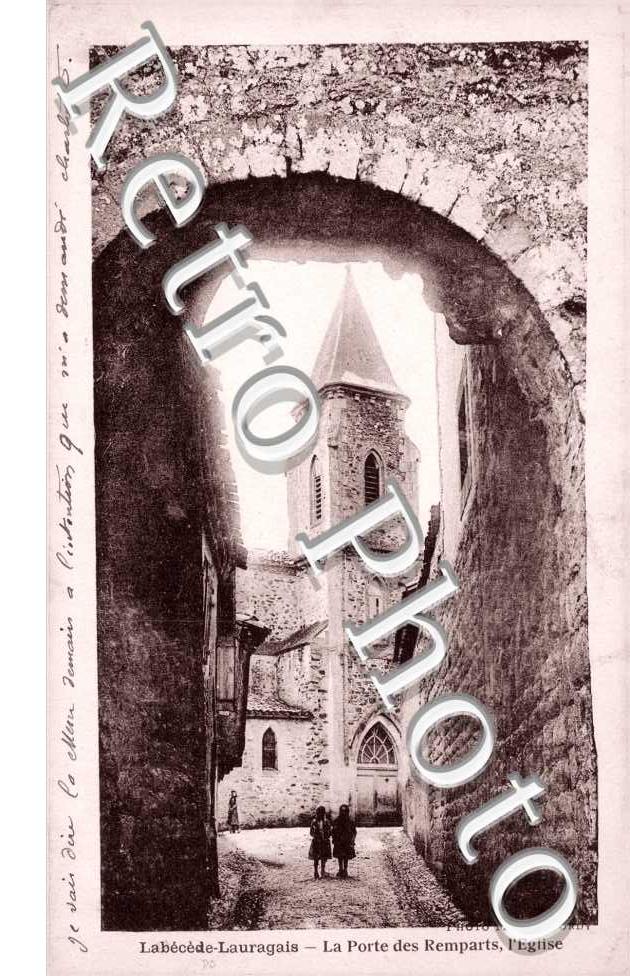 la Porte des remparts et l&#039;église