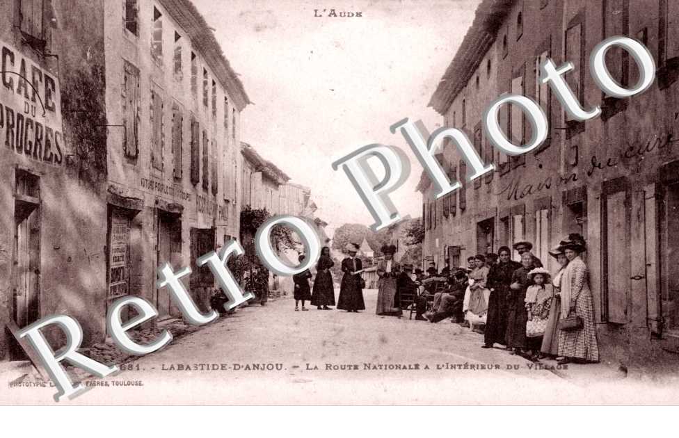 la Route Nationale a l&#039;interieur du Village