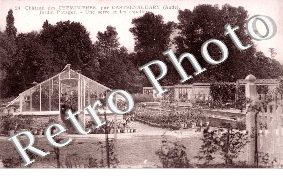 Chateau des Cheminieres, Jardin Potager, Une serre et les espaliers