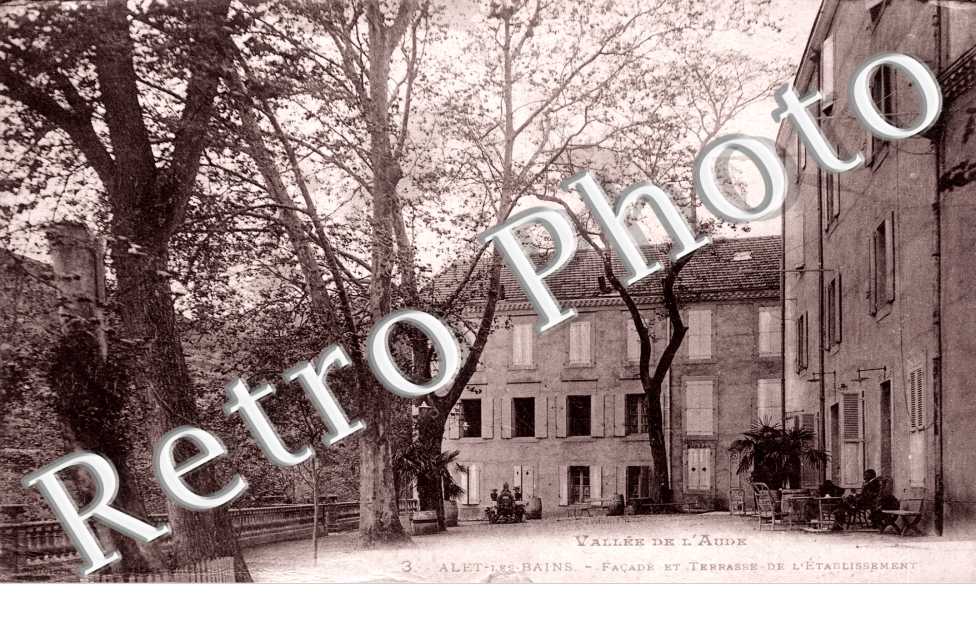 Facade et terrasse de l'Etablissement