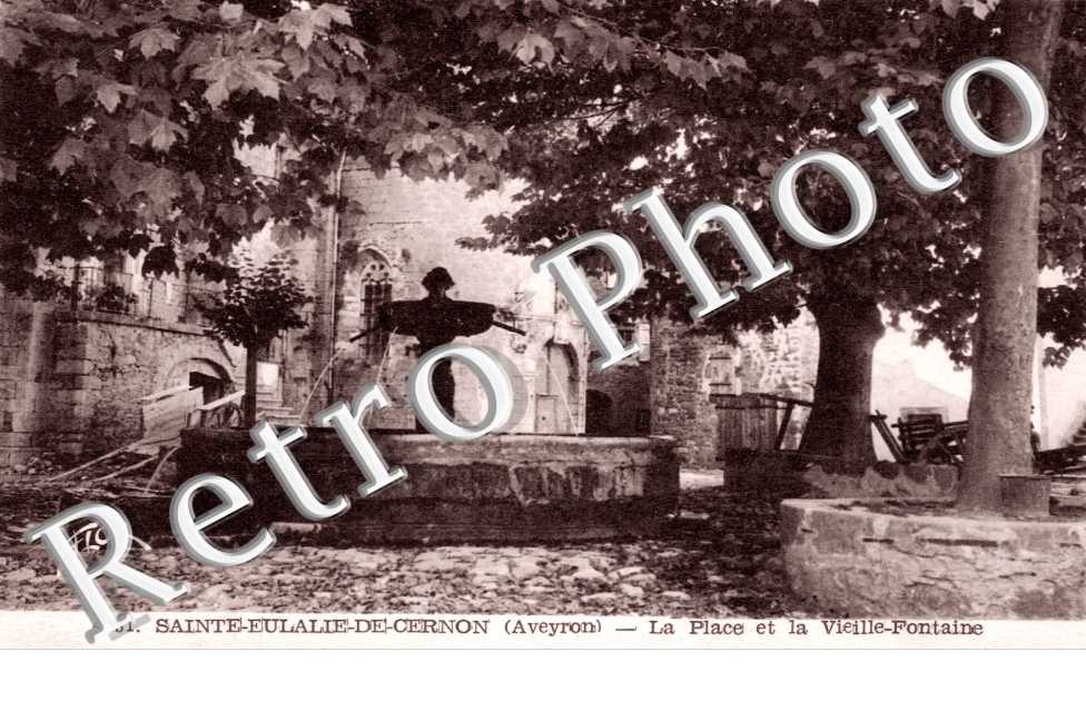 La place et la vieille fontaine