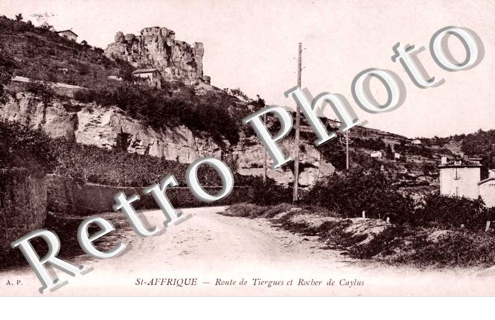 Route de Tiergues et Rocher de Caylus