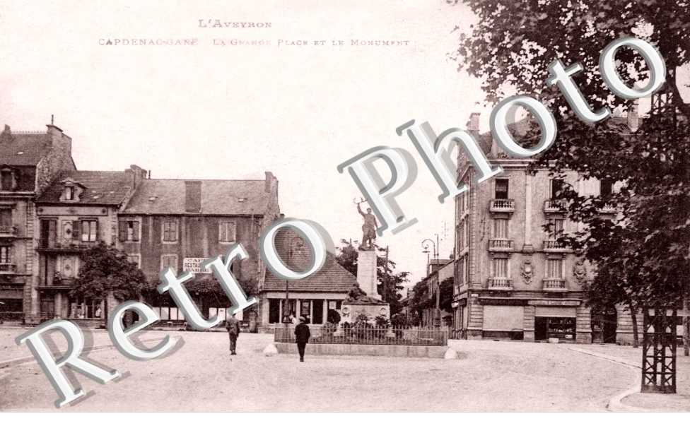 La grande place et le monument